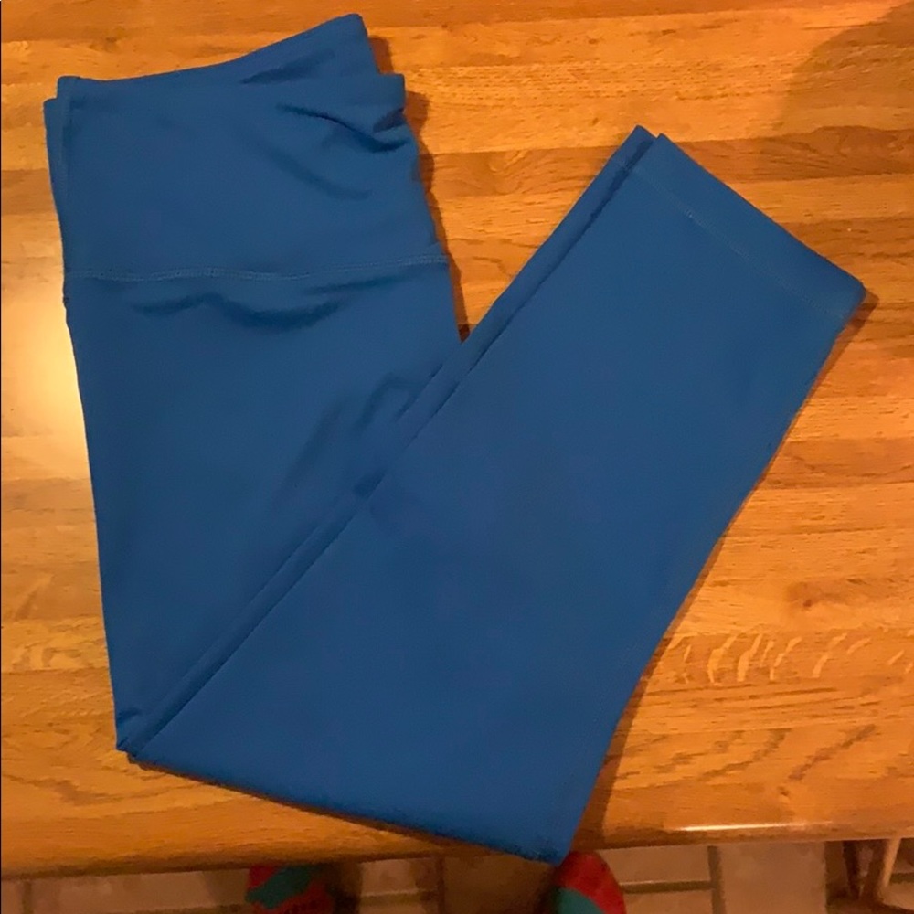 Blue leggings. Ankle length.